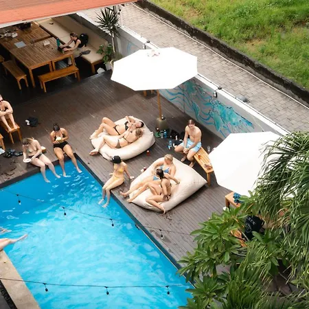 Surf & Party - Hostel Somewhere Else